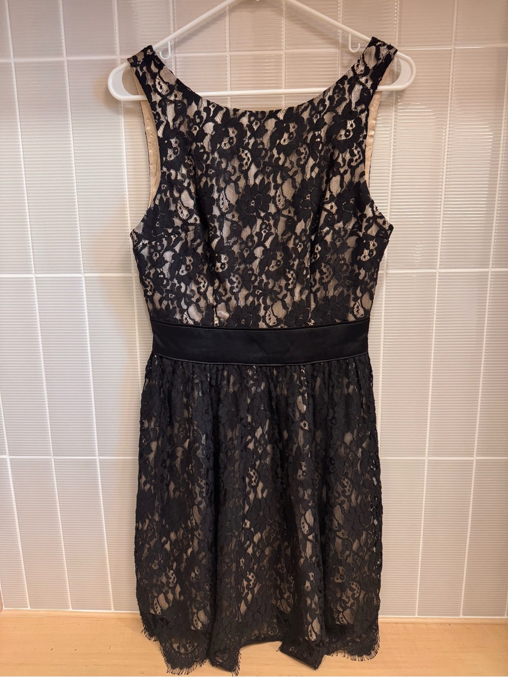 👠 bebe Black Lace A-Line Dress - Elegant Sleeveless Cocktail Dress size Small